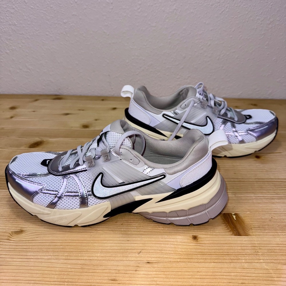 Nike‎ Zoom Vomero 5 Men's Size 10.5 White Silver Running Shoes NWOT HJ4497-100